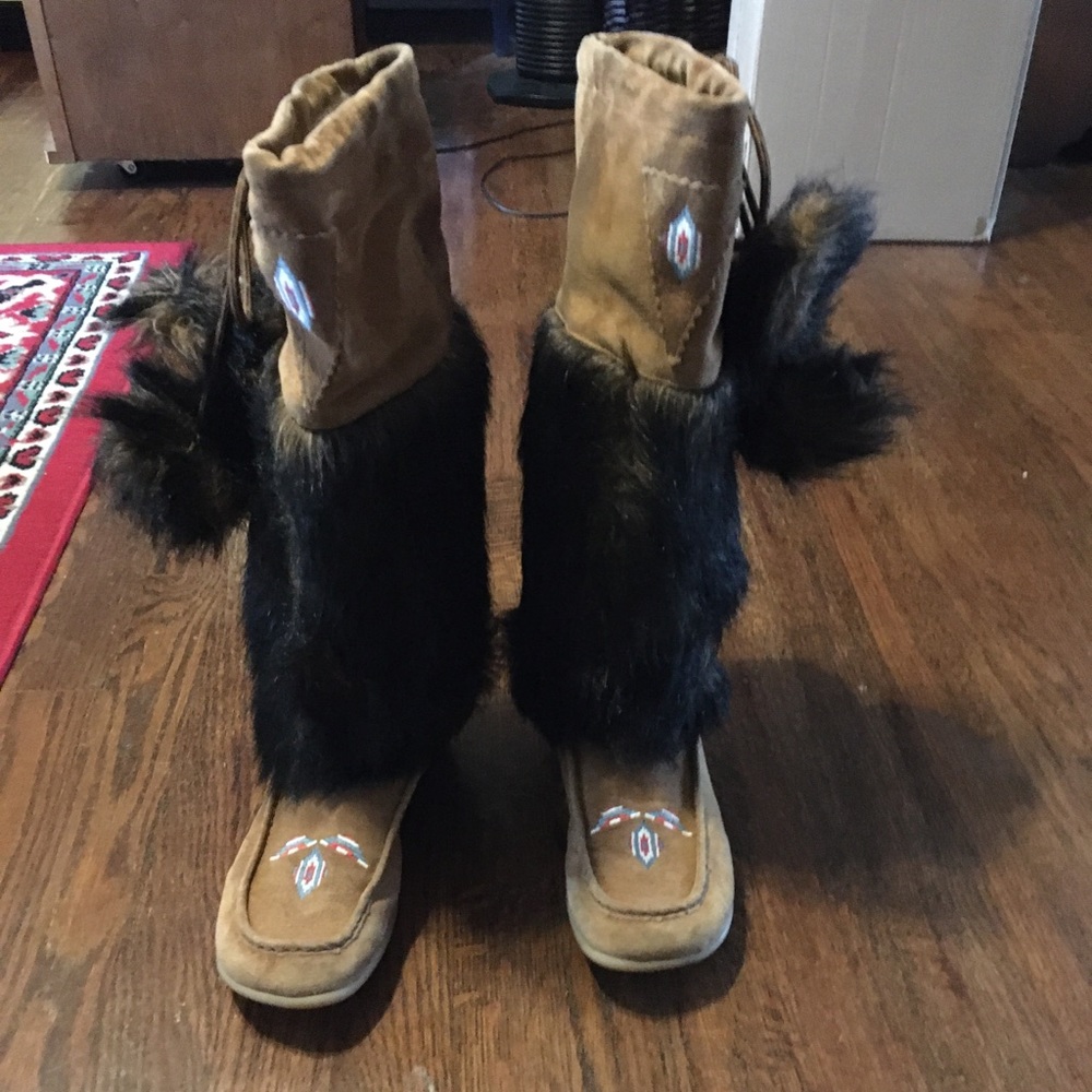 Santana Mukluks size 7.5
